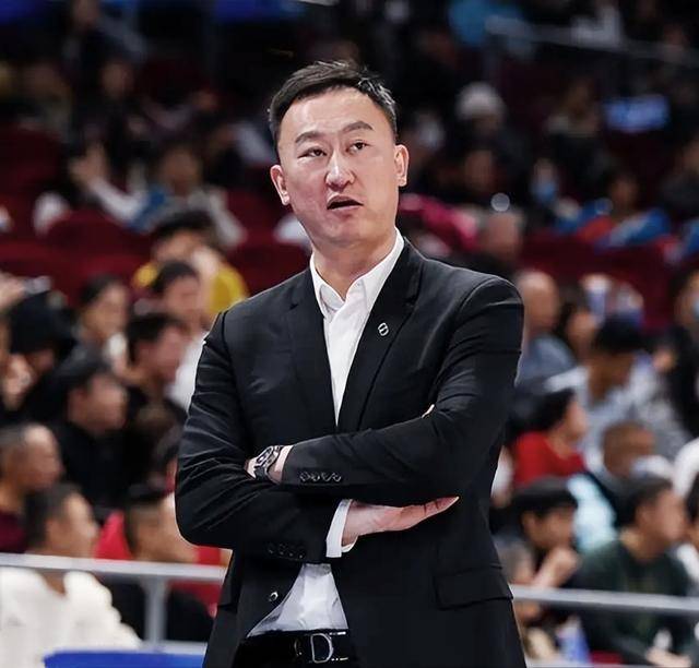 包含赛事中明星裁判亮相，保证比赛公平公正的词条